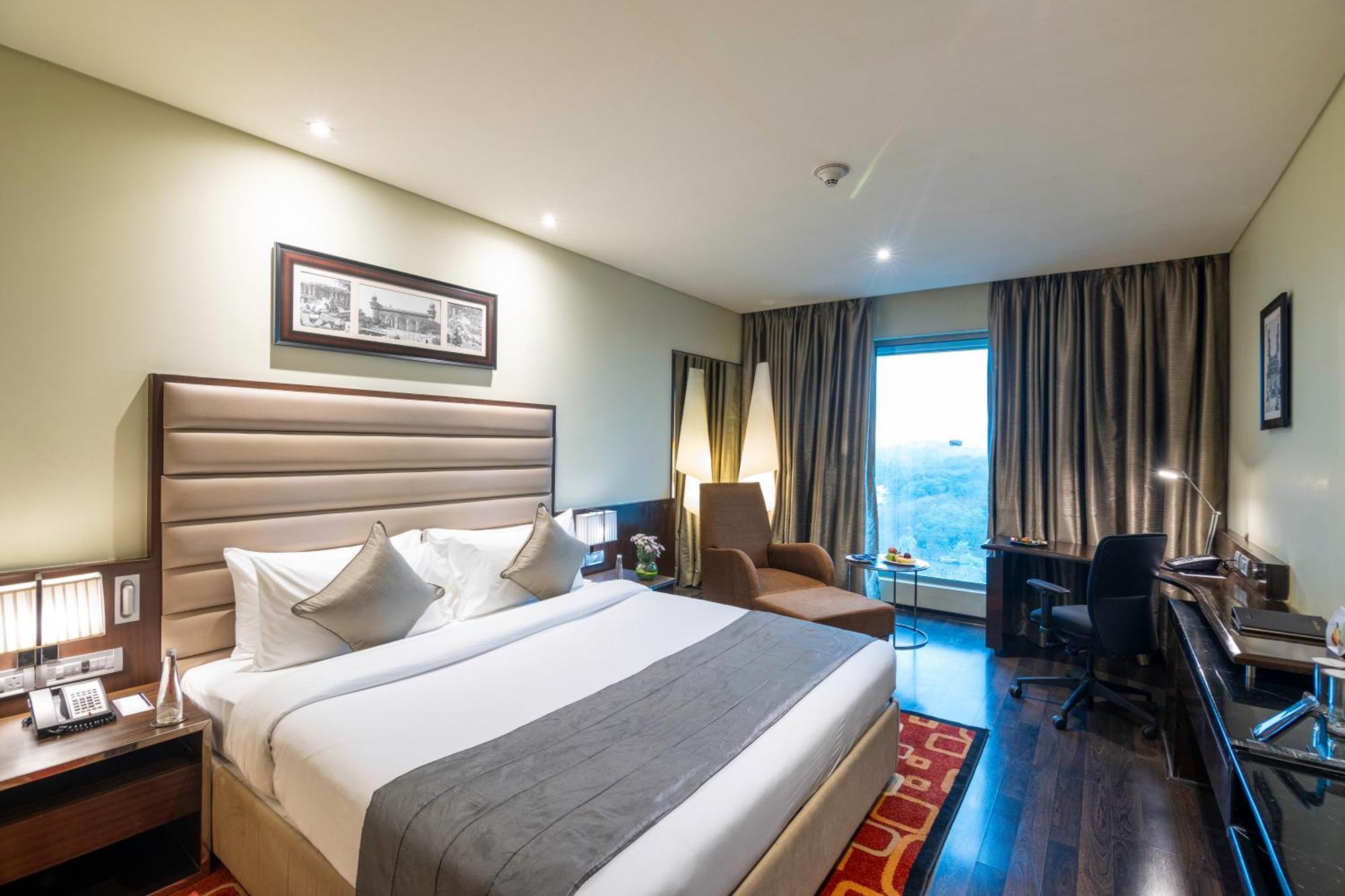 Hotel Vivanta Hyderabad, Begumpet Hyderabad